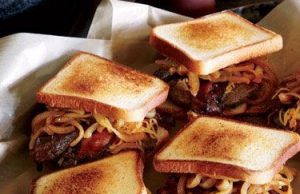 Smoked Gouda and Bacon Burgers with Barbecue Sauce Smoked Gouda and Bacon Burgers with Barbecue Sauce