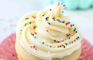 The Best Vanilla Buttercream Frosting (Smooth, Creamy & Perfect for Piping) Vanilla Buttercream Frosting