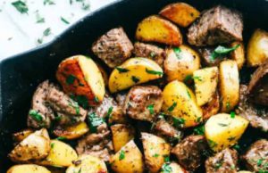 Garlic Butter Herb Steak Bites with Potatoes Garlic Butter Herb Steak Bites with Potatoes