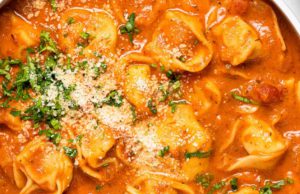 Easy Creamy Tomato Tortellini Soup