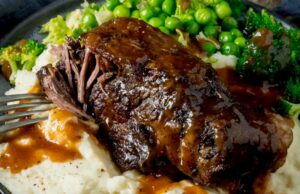 Slow Cooker Beef Short Ribs with Rich Gravy Slow Cooker Beef Short Ribs with Rich Gravy
