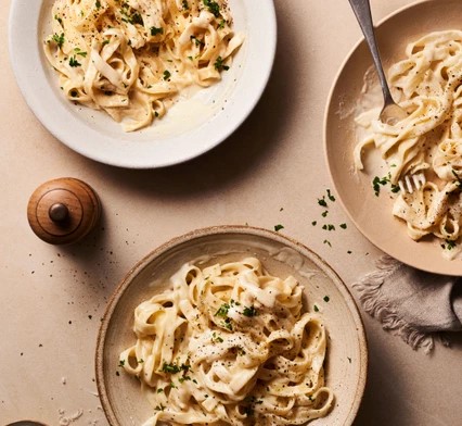 20 Minute Creamy Garlic Pasta