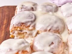 30 Minute Ooey Gooey Hawaiian Roll Cinnamon Rolls (The Easiest Hack EVER!)