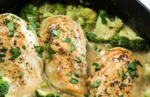 Creamy Garlic Chicken and Broccoli Skillet Creamy Garlic Chicken and Broccoli Skillet
