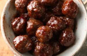 Hot and Saucy Cocktail Meatballs: The Ultimate Party Appetizer Hot and Saucy Cocktail Meatballs
