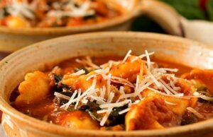 Slow Cooker Tomato and Tortellini Soup: The Cozy Meal You’ll Crave All Week Slow Cooker Tomato and Tortellini Soup