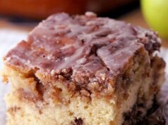 Apple Cinnamon Roll Cake: The Best of Both Worlds in One Pan Apple Cinnamon Roll Cake