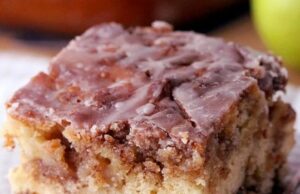 Apple Cinnamon Roll Cake: The Best of Both Worlds in One Pan Apple Cinnamon Roll Cake