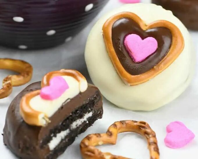 Valentine’s Chocolate Covered Oreos
