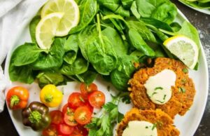 Crispy Southern Salmon Patties with Spicy Sriracha Aioli (Low Carb & Keto) Crispy Southern Salmon Patties with Spicy Sriracha Aioli